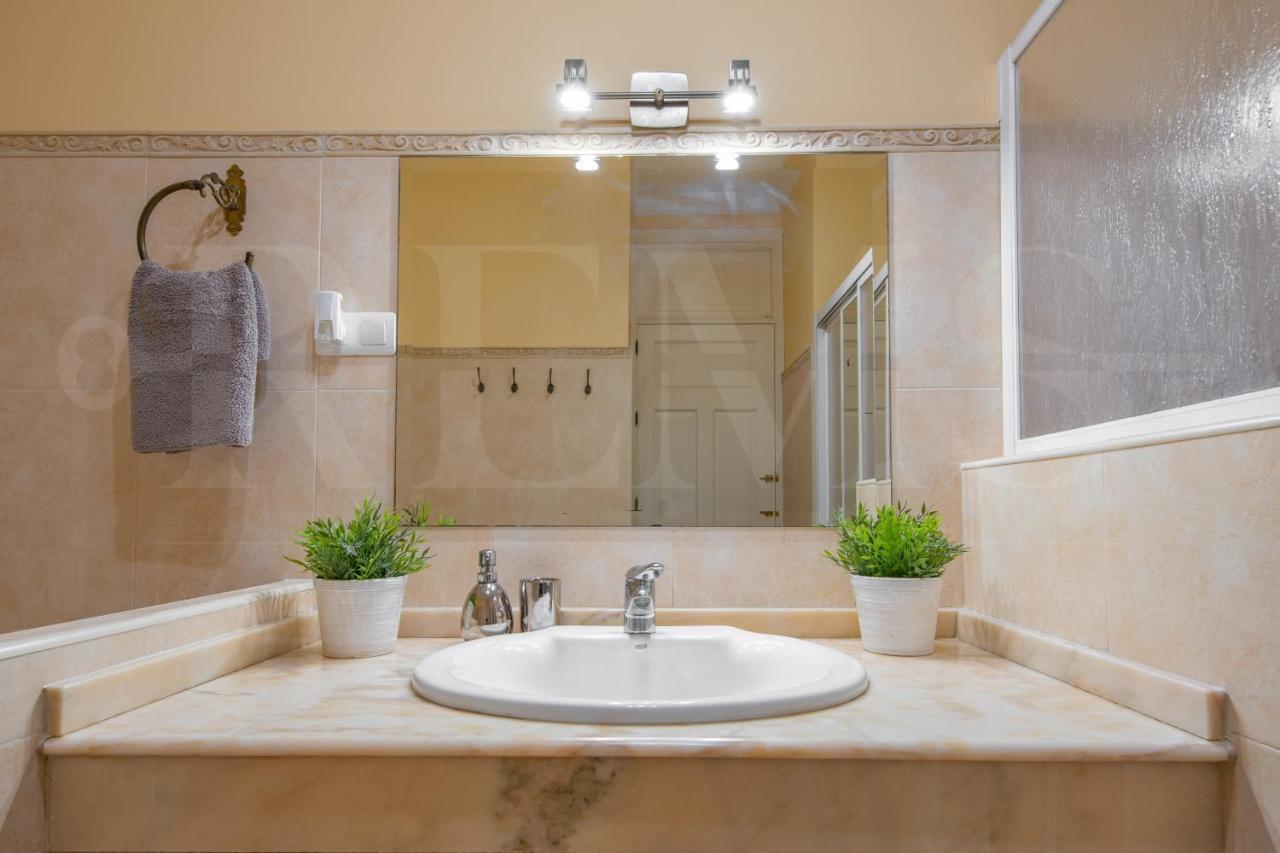 Uncibay Deluxe Apartment มาลากา ภายนอก รูปภาพ